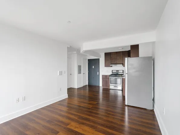 874 Willoughby Avenue image 4 of 11