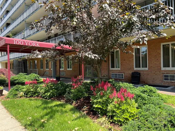 100 York Street #8-G, New Haven, CT 06511