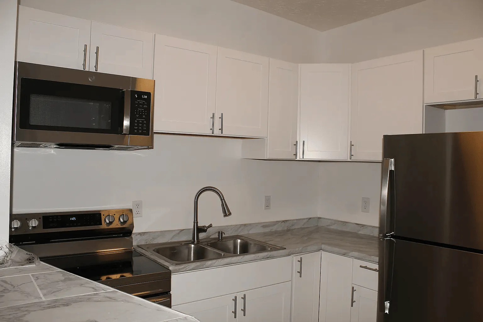 2 bed, 915 sqft, $1,000 — Photo 2