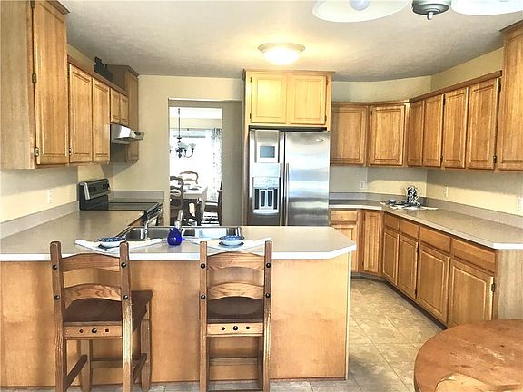 4th image of 2065 Brookway Cres