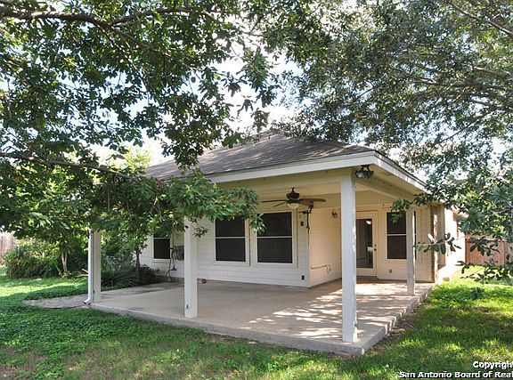 2nd image of 104 Bayberry Ln
