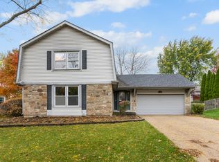 340 Glenwood Ct, Algonquin, IL 60102