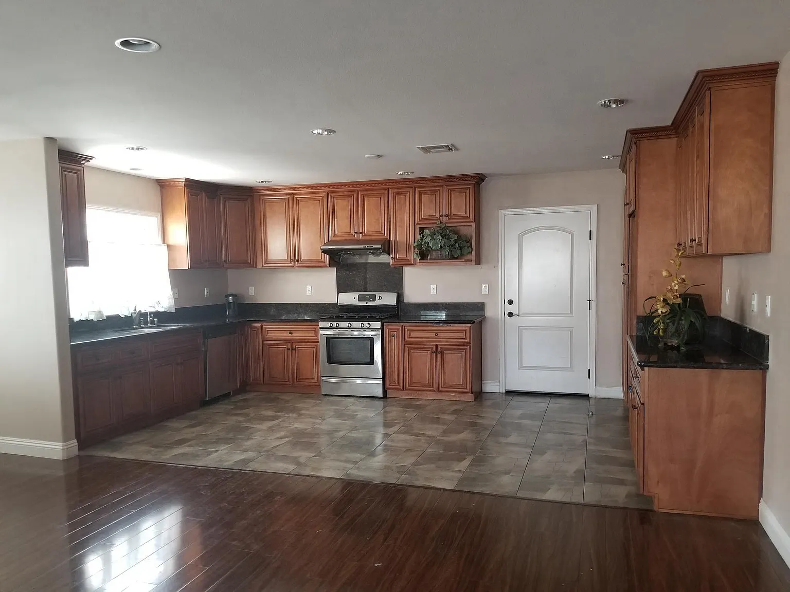 6361 Lemon Ave — Photo 4