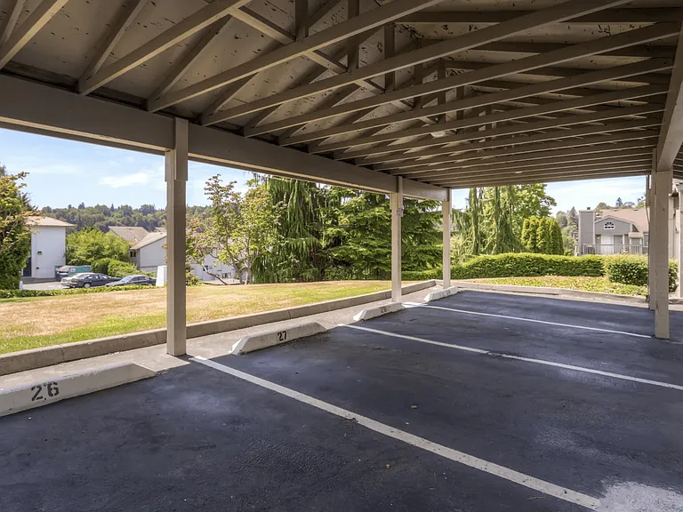 Newport Heights Apartments — Photo 16