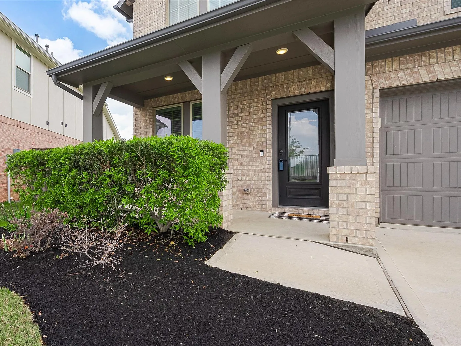 4 bed, 2.5 bath, 2634 sqft, $3,000 — Photo 3