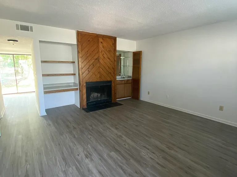 8042 Thelen St — Photo 2