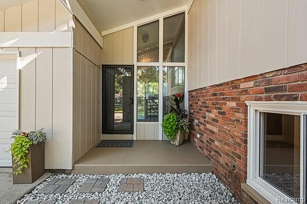 1960 Glen Iris Dr, photo 22
