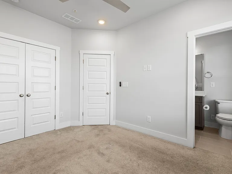 539 W Tremont Ave — Photo 30
