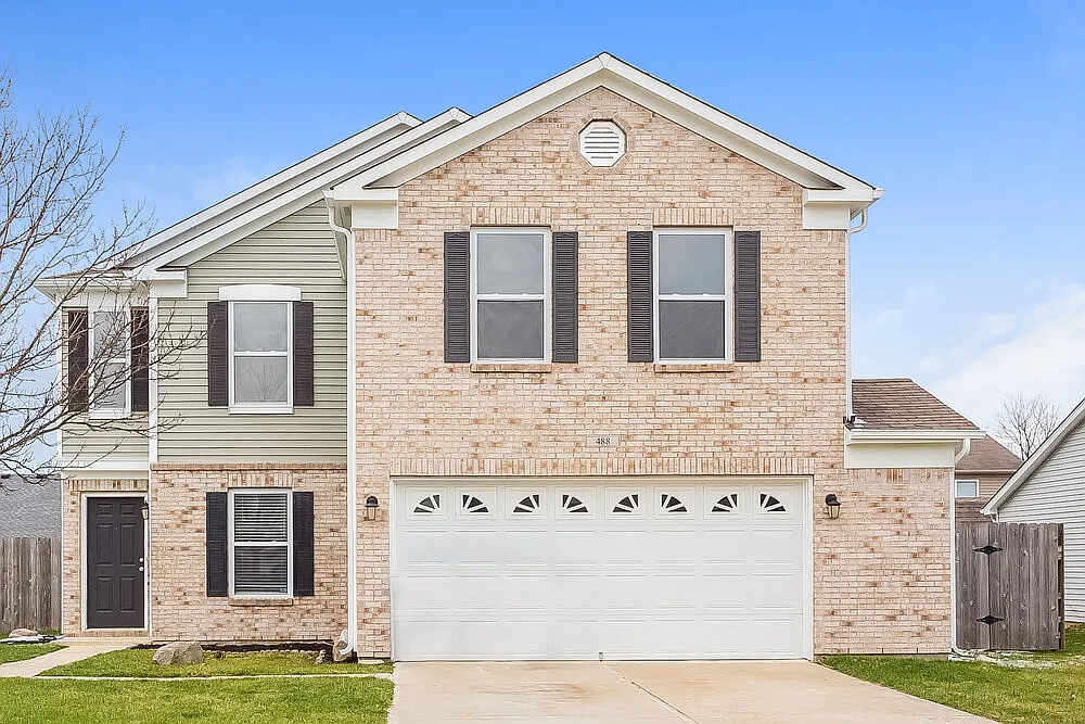 3 bed, 2.5 bath, 2333 sqft, $2,105 — Photo 1