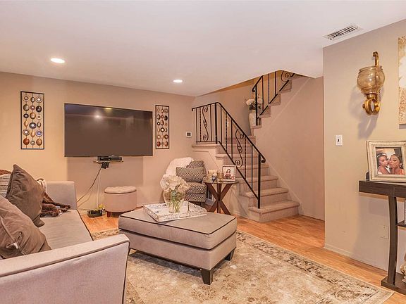 4th image of 255 Brettonwoods Dr