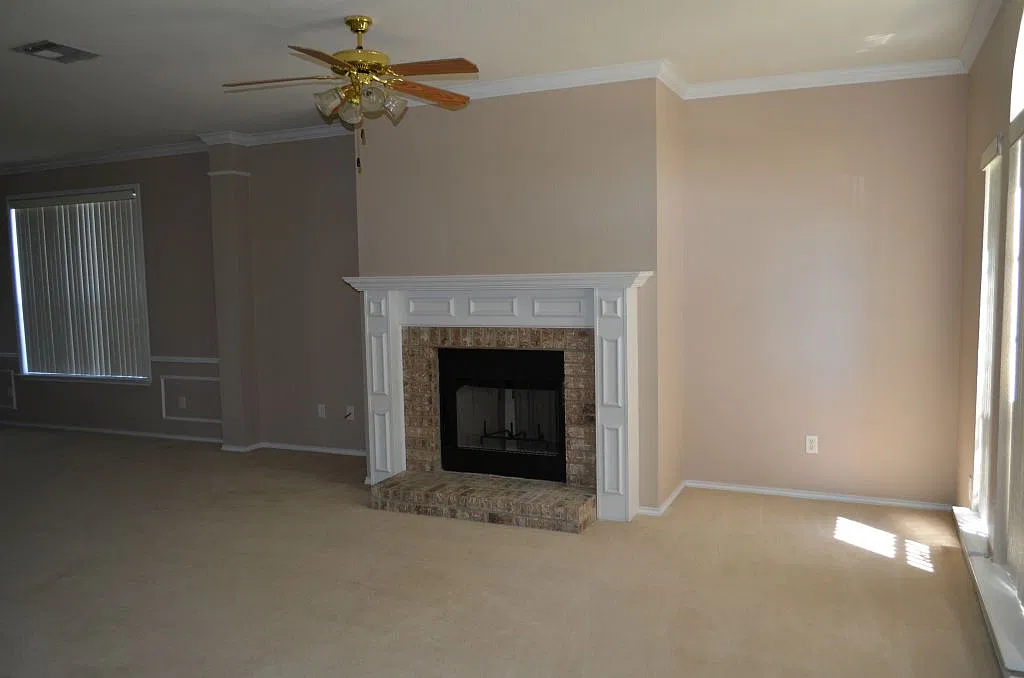 4 bed, 2742 sqft, $1,995 — Photo 3
