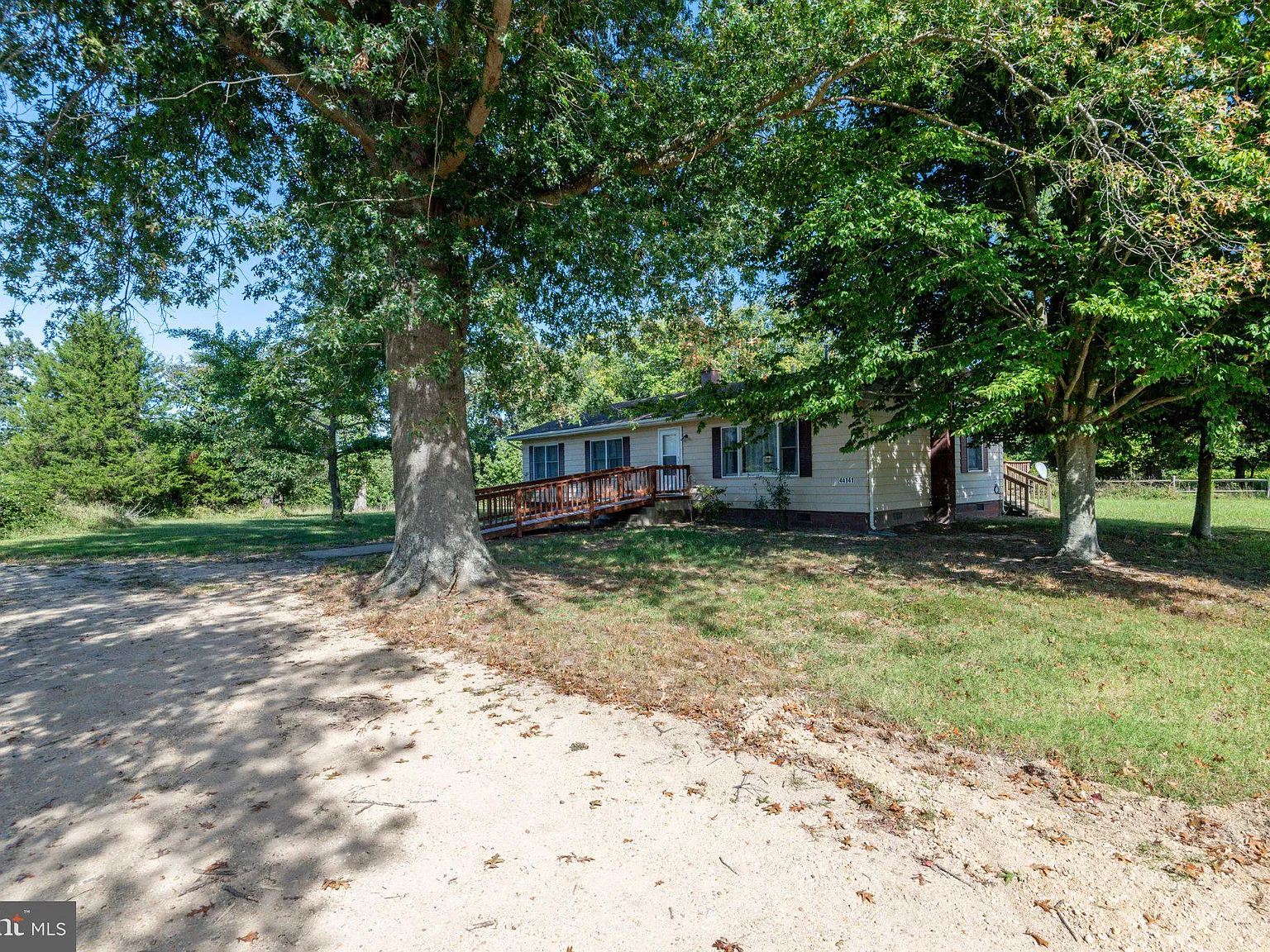 3 bed, 2.0 bath, 1248 sqft, $2,000 — Photo 3