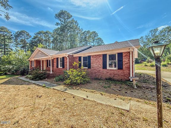 2nd image of 933 Greenwood Cir