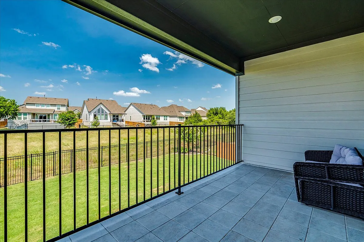 4 bed, 3526 sqft, $3,800 — Photo 4