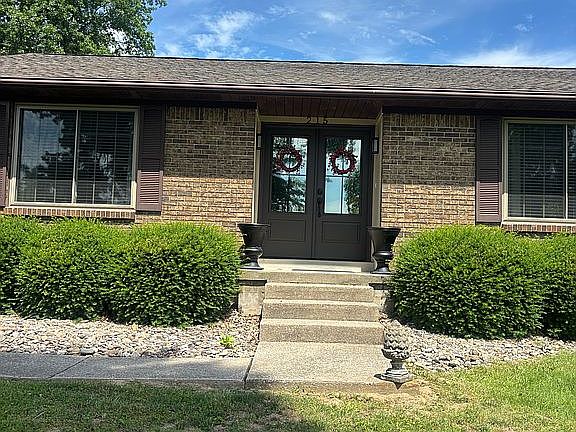 3rd image of 215 Delaplain Rd