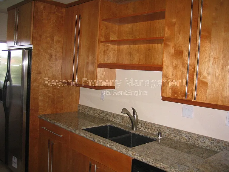 1049 Felspar St #32 — Photo 2