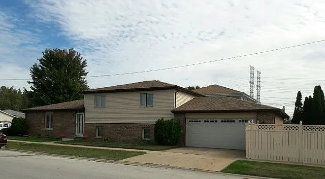 1075 George St photo 1