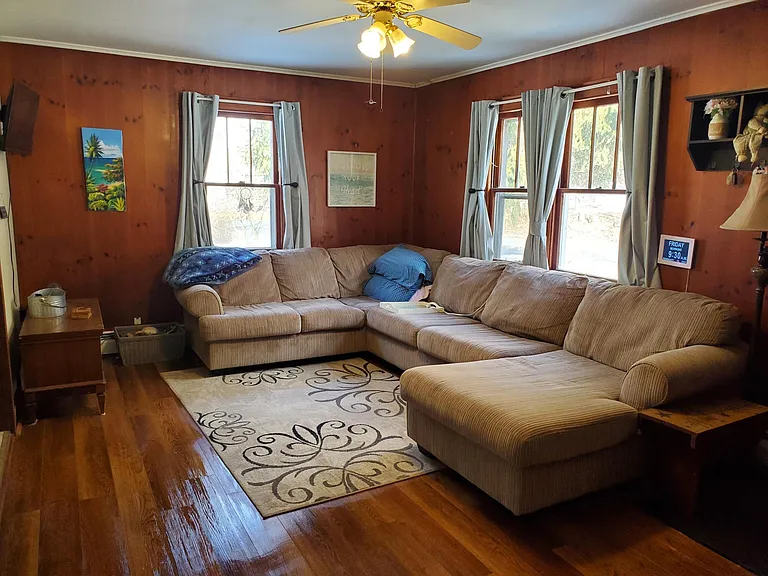 1311 Aquetuck Rd — Photo 2