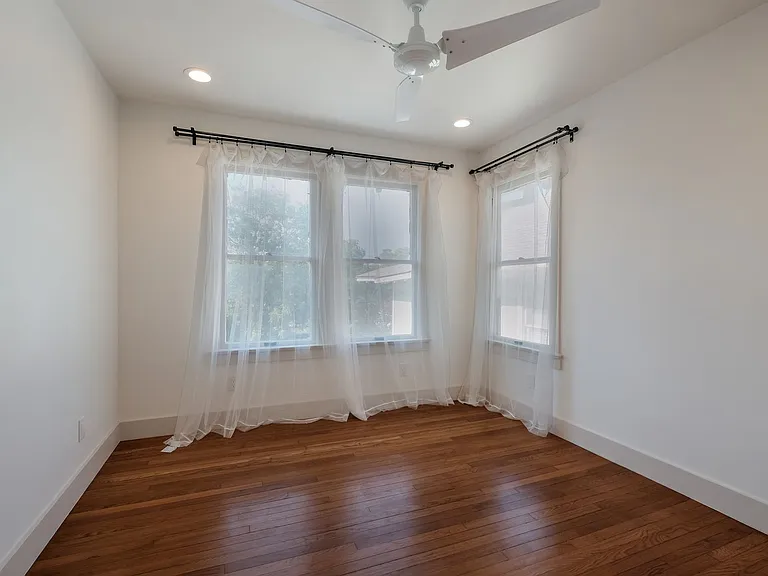 226 E Huisache Ave — Photo 19