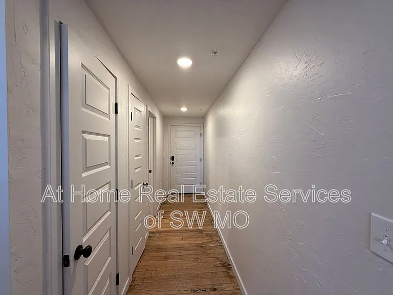 320 W Walnut St #203 — Photo 5