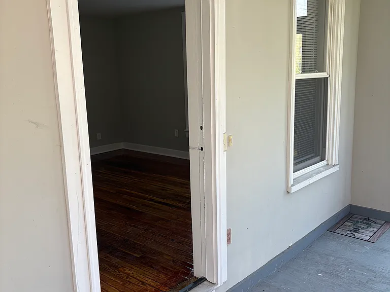 1086 Whalley Ave #1F — Photo 2