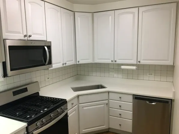 1166 W Grand Ave #4R, Chicago, IL 60642