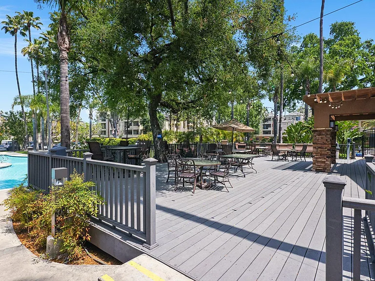 5500 Owensmouth Ave #323 — Photo 20