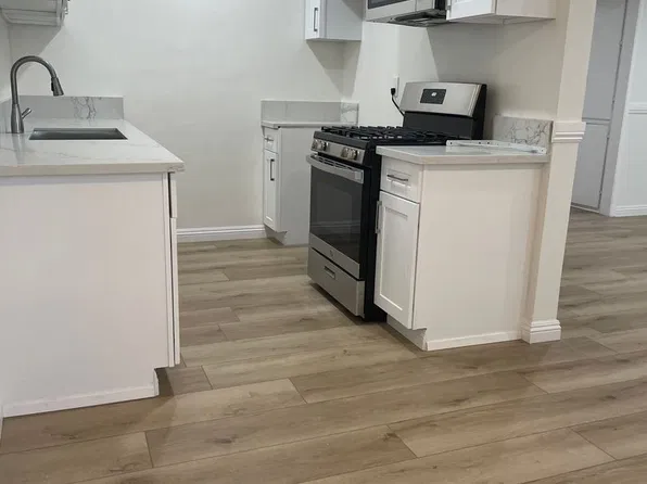Vanowen, 16215-16221 Vanowen St #16215-01, Van Nuys, CA 91406