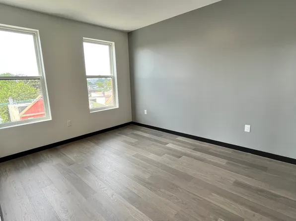 138 Mallory Avenue image 5 of 8