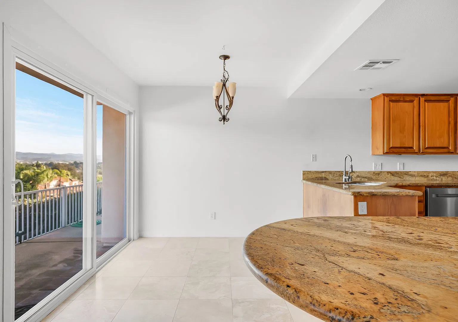 Beautiful Hillside Home in The Colony at Lake San Marcos! — Photo 4