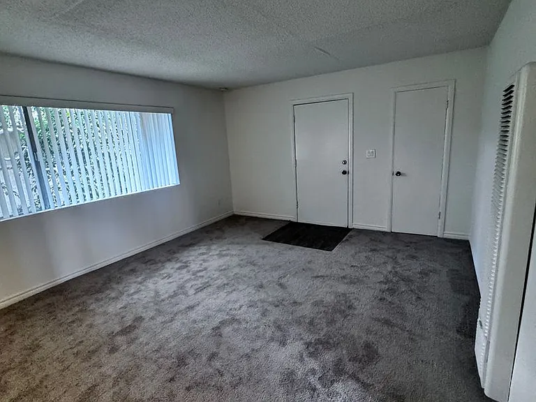 Arlington Apartments — Photo 15
