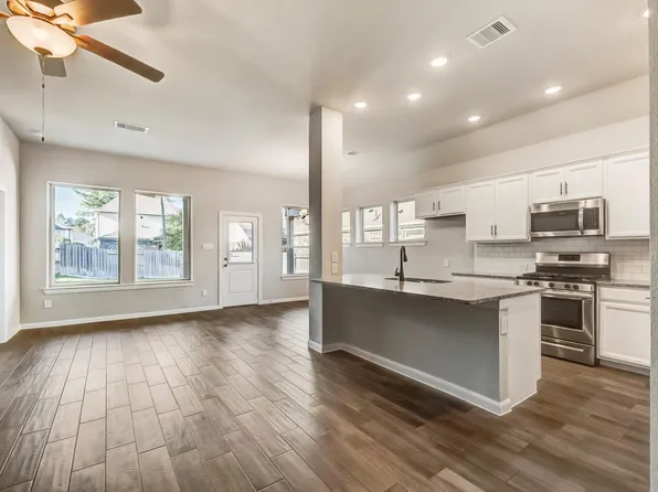 119 Winged Elm Ct, Willis, TX 77318