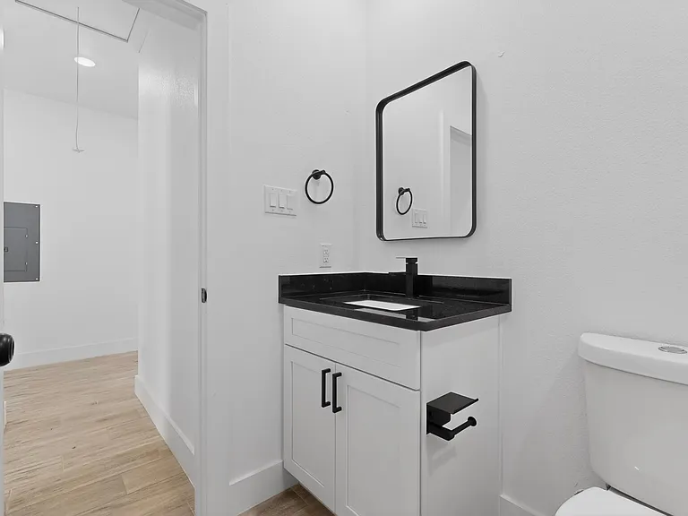 118 Mark St #A — Photo 8