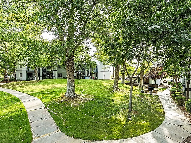 Highland Woods Apartments — Photo 1