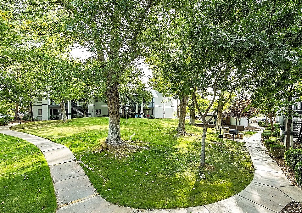 Highland Woods Apartments