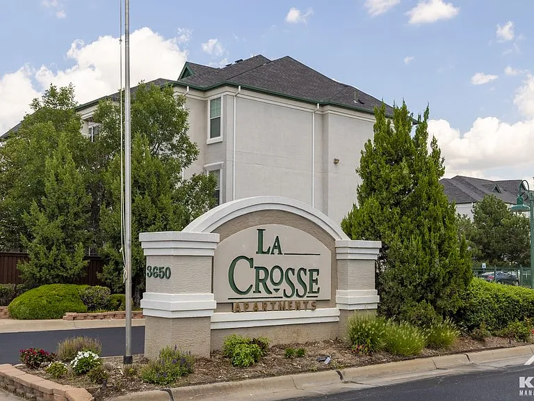 La Crosse Apartments — Photo 1