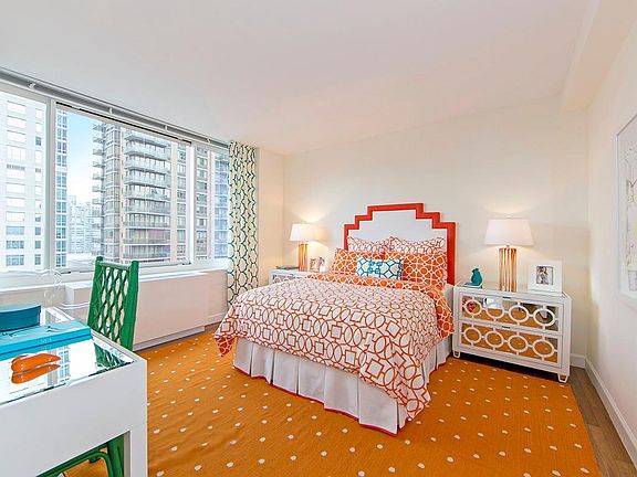 4th image of 175 W 60th St APT 17F