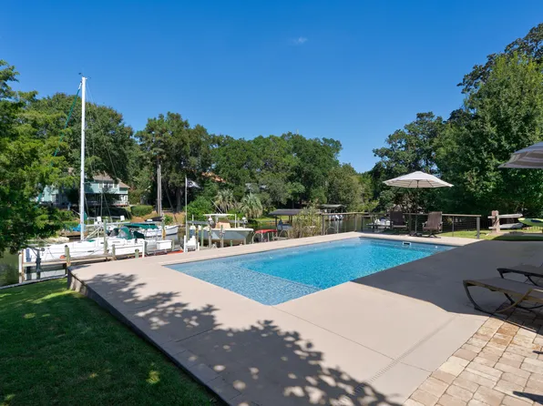 2433 Duncan Dr, Niceville, FL 32578