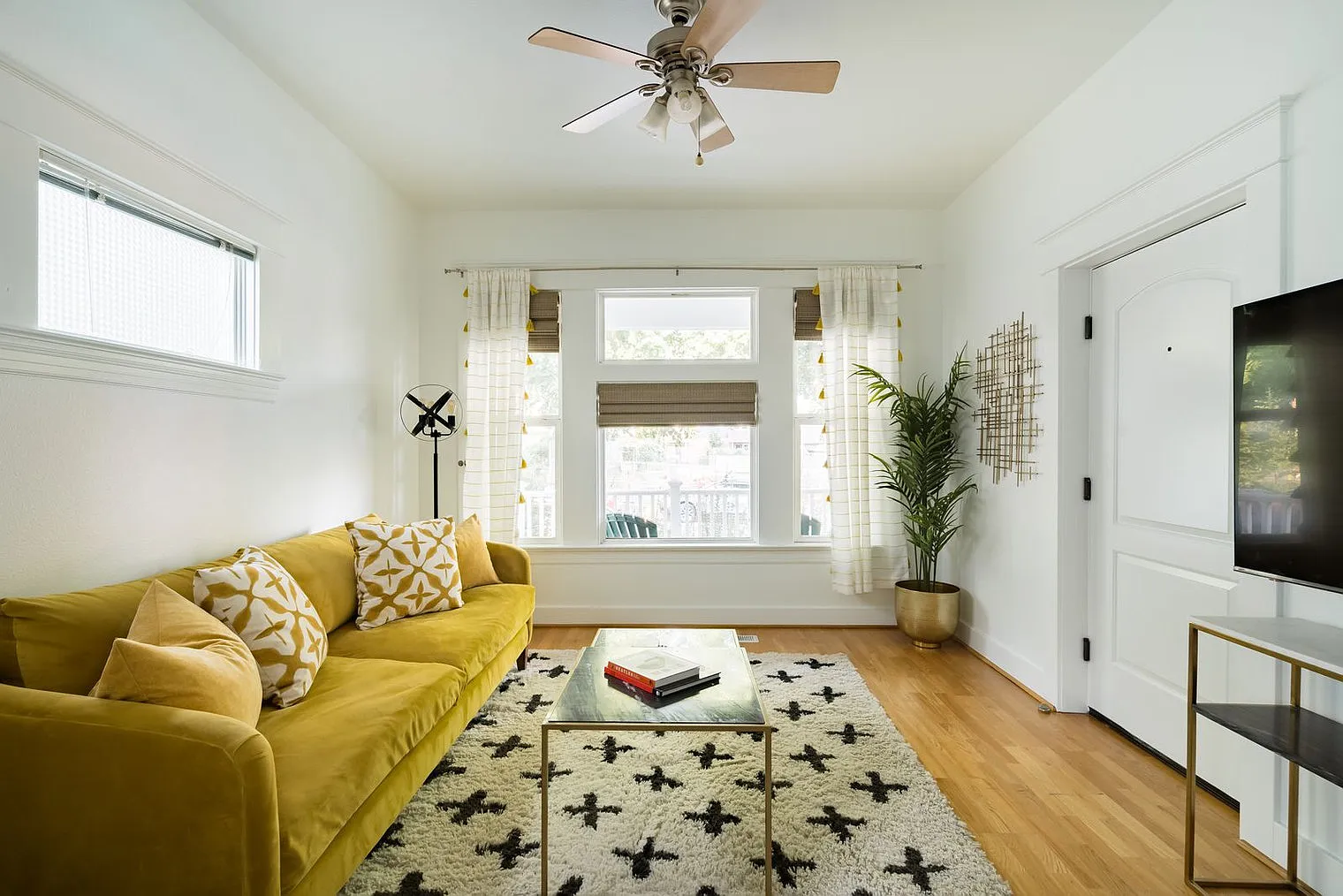 7 bed, 6.0 bath, 2497 sqft, $23,157 — Photo 4