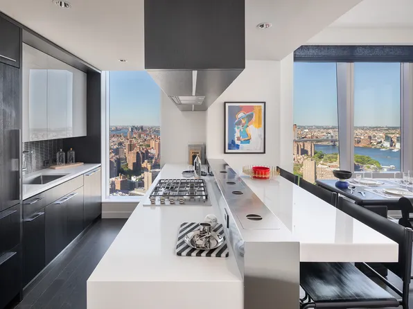 252 South Street 67F image 3 of 15