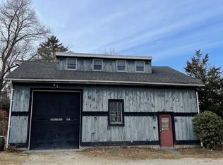 42 Brooks Rd #GAR, Lincoln, MA 01773