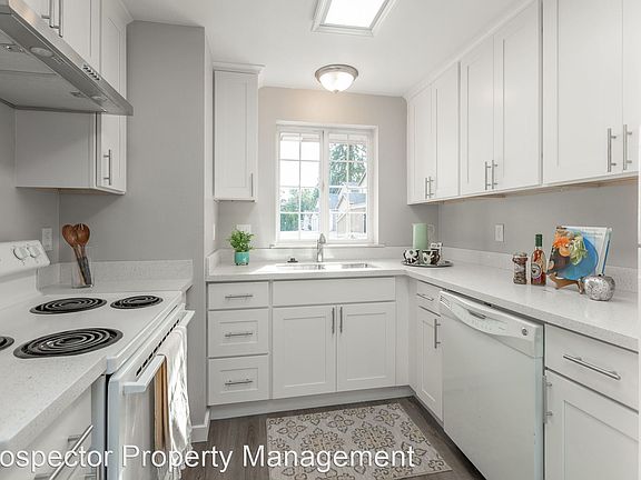 3rd image of 1324 9th St SE #10444110