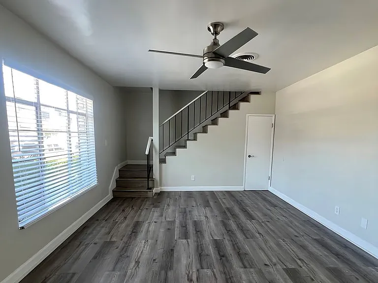 212 W Plymouth St — Photo 5