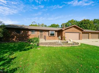 440 Eastwood Ct, Valparaiso, IN 46383