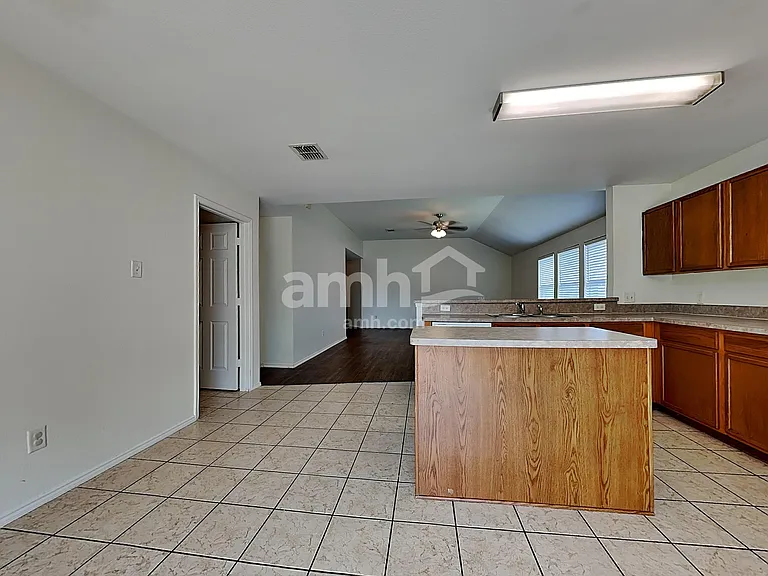 511 Robinwood Dr — Photo 4