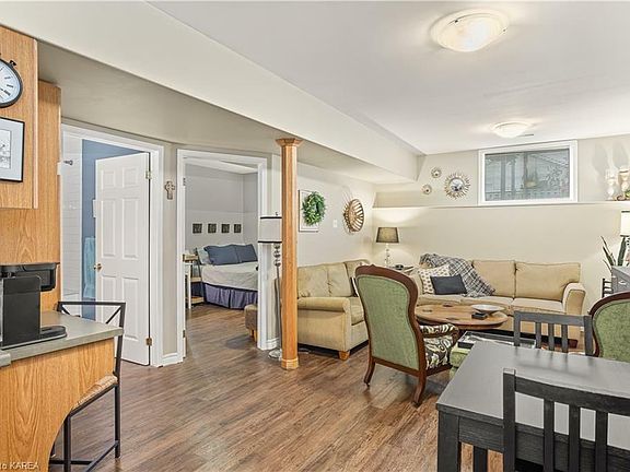 5th image of 1319 Thornwood Cres