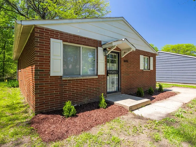 1088 Hobart St — Photo 5