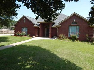 123 Eastline Rd, Wake Village, TX 75501