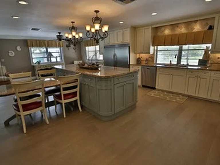 2901 SW 144th Ter — Photo 8
