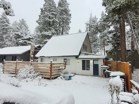 This is a duplex. Upper and Lower Unit. This listing is for the upper unit (500 sq ft)